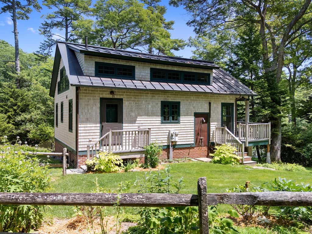 The Boathouse ocean view with 3BR, deck, and waterfront charm