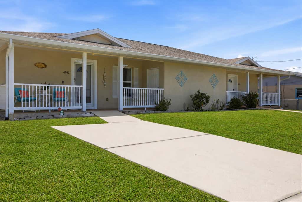Cozy duplex, dog friendly & close to everything