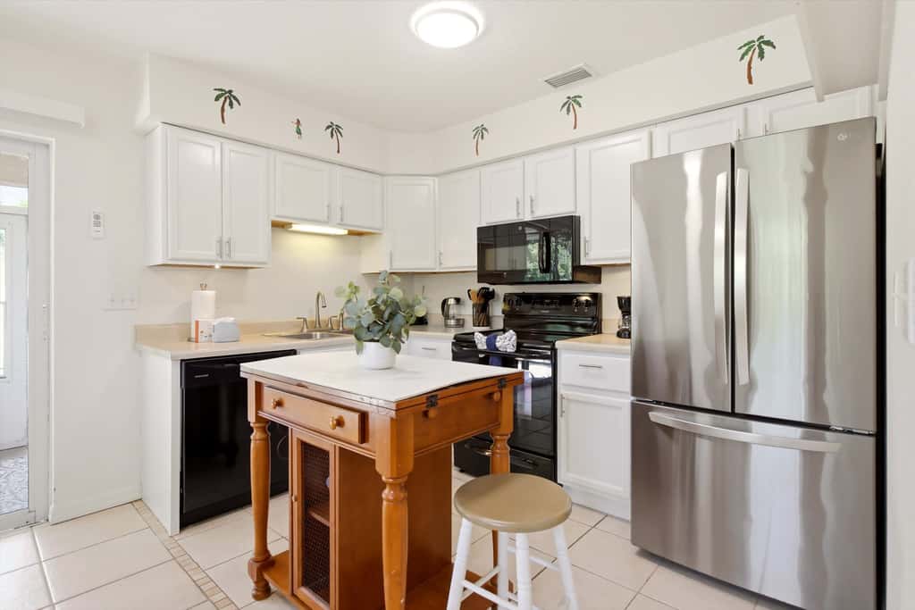 Cozy duplex, dog friendly & close to everything