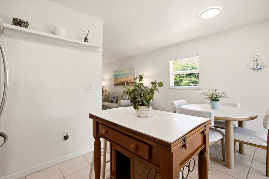 Cozy duplex, dog friendly & close to everything