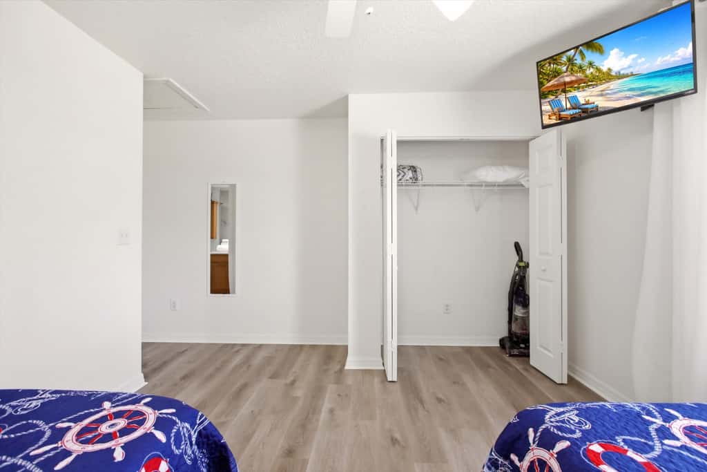 Cozy duplex, dog friendly & close to everything