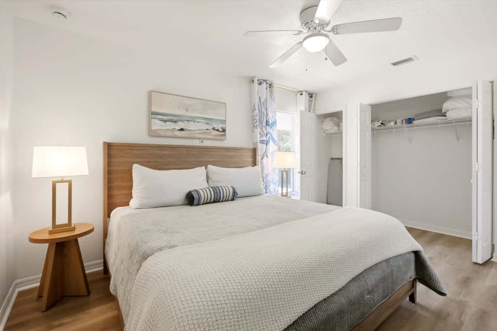 Cozy duplex, dog friendly & close to everything
