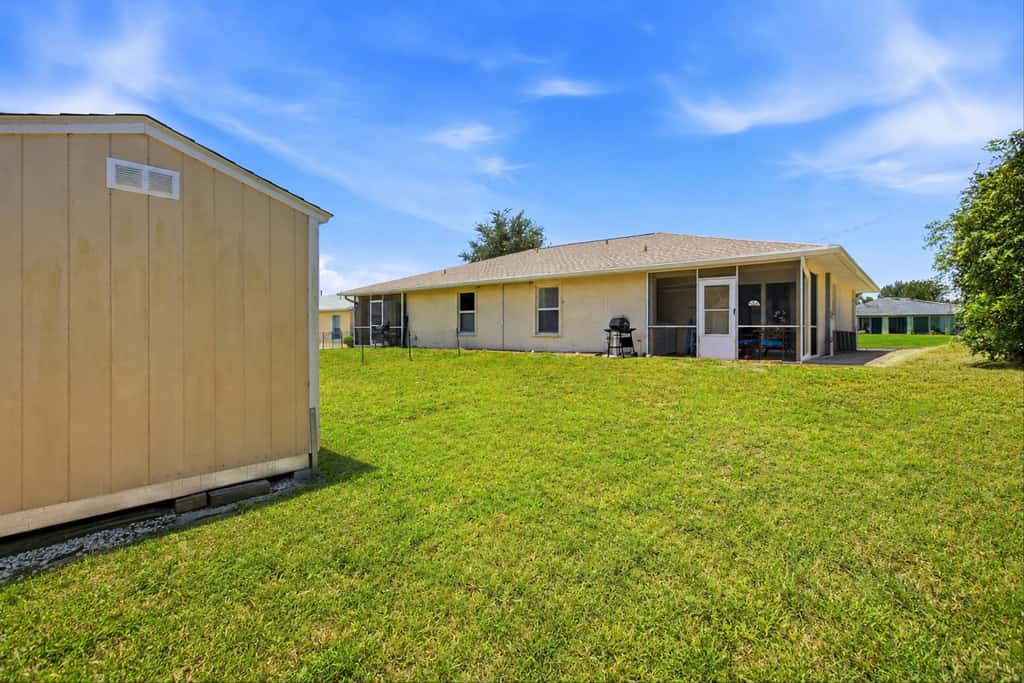 Cozy duplex, dog friendly & close to everything