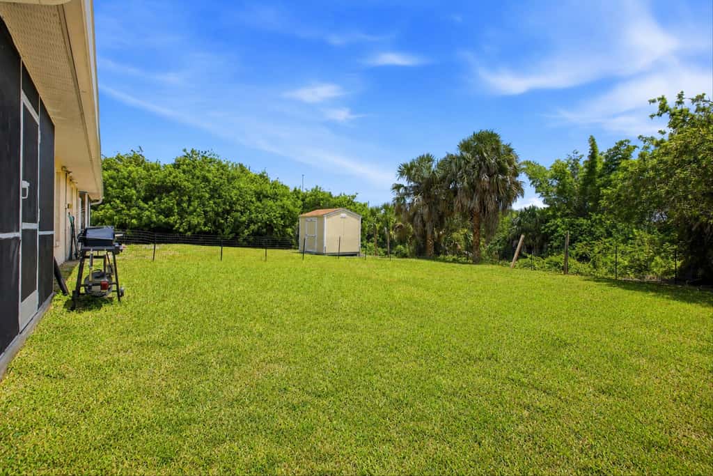Cozy duplex, dog friendly & close to everything