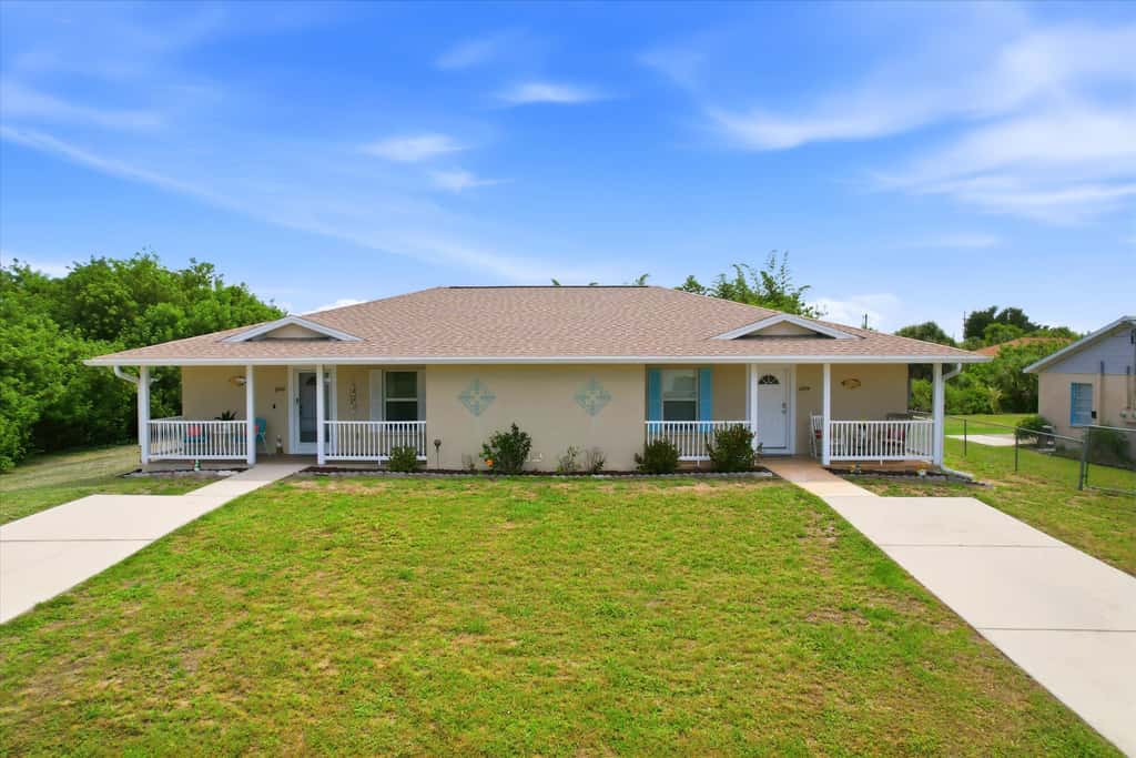Cozy duplex, dog friendly & close to everything