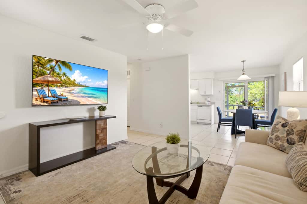 Gorgeous master unit w 2 full kitchens