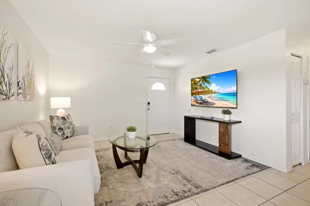 Gorgeous master unit w 2 full kitchens