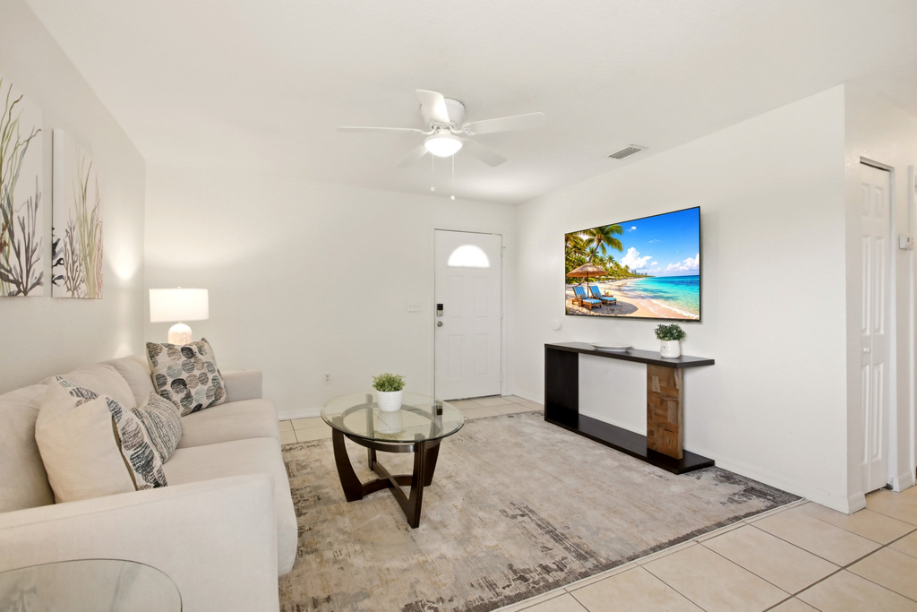 Gorgeous master unit w 2 full kitchens