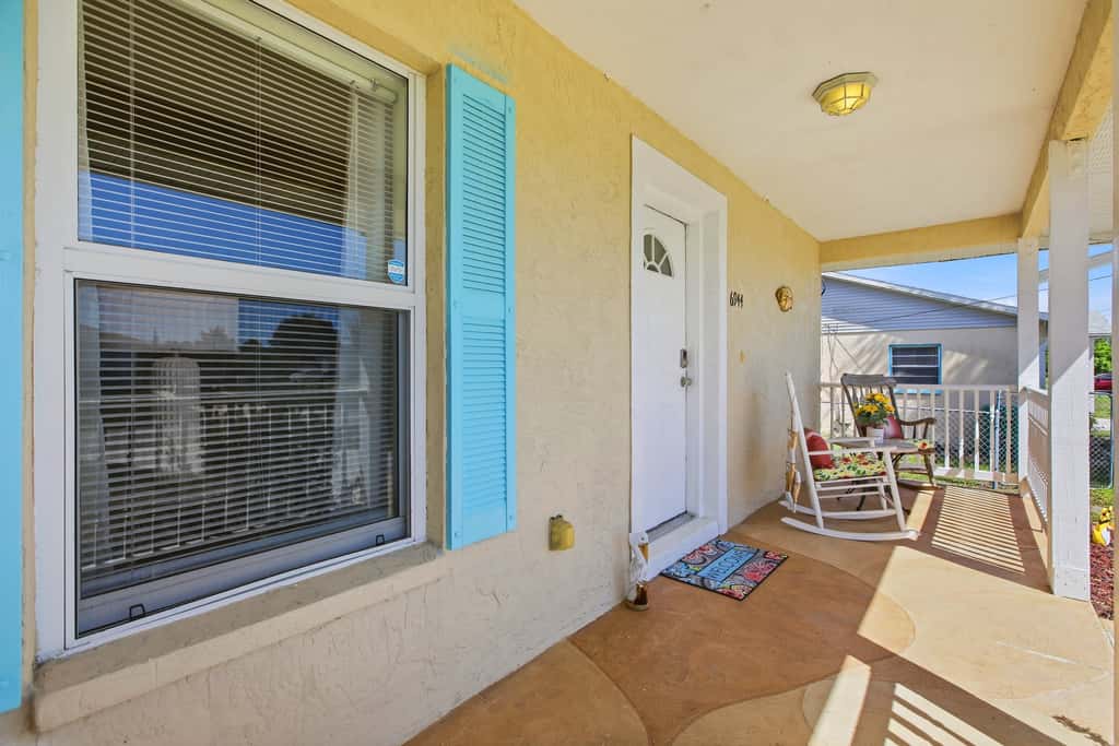 Gorgeous master unit w 2 full kitchens