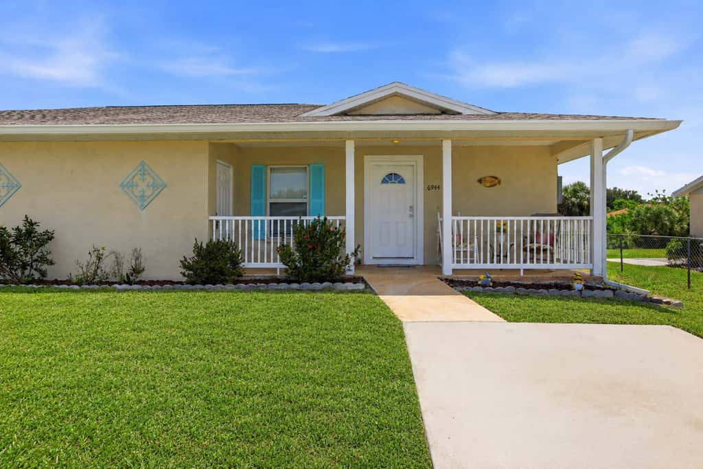 Gorgeous master unit w 2 full kitchens