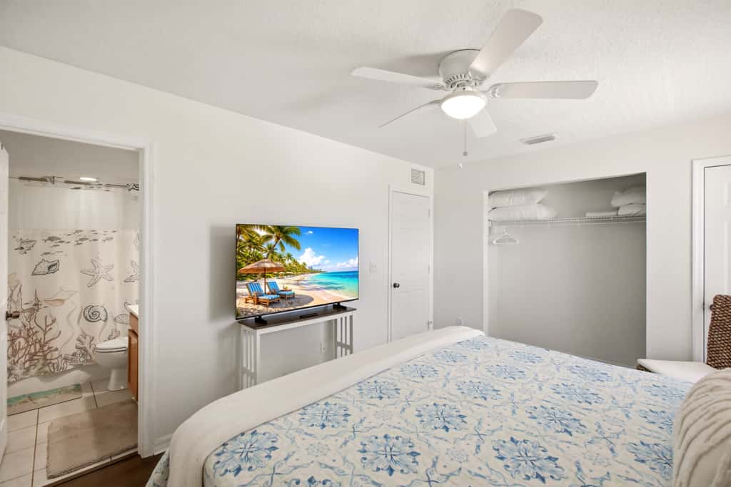Gorgeous master unit w 2 full kitchens