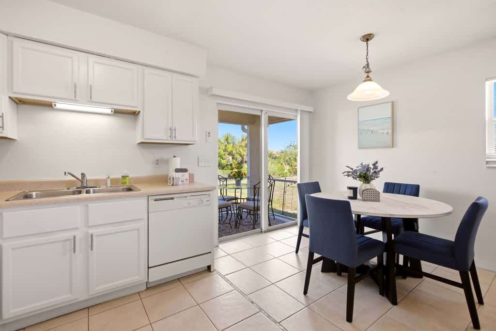 Gorgeous master unit w 2 full kitchens
