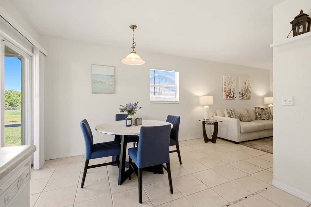 Gorgeous master unit w 2 full kitchens
