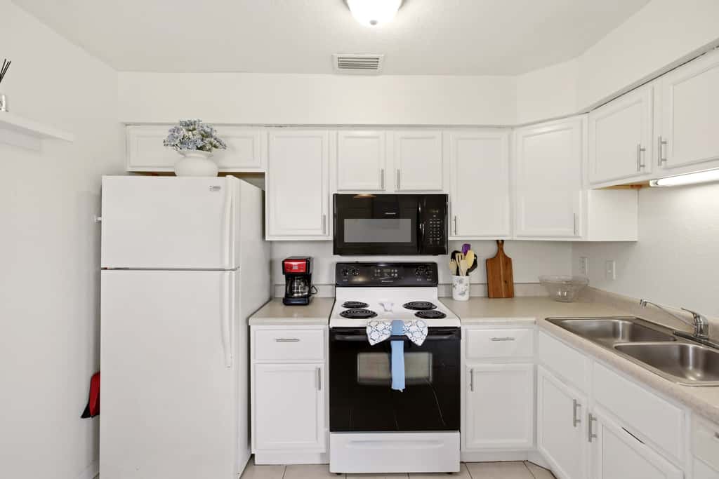 Gorgeous master unit w 2 full kitchens