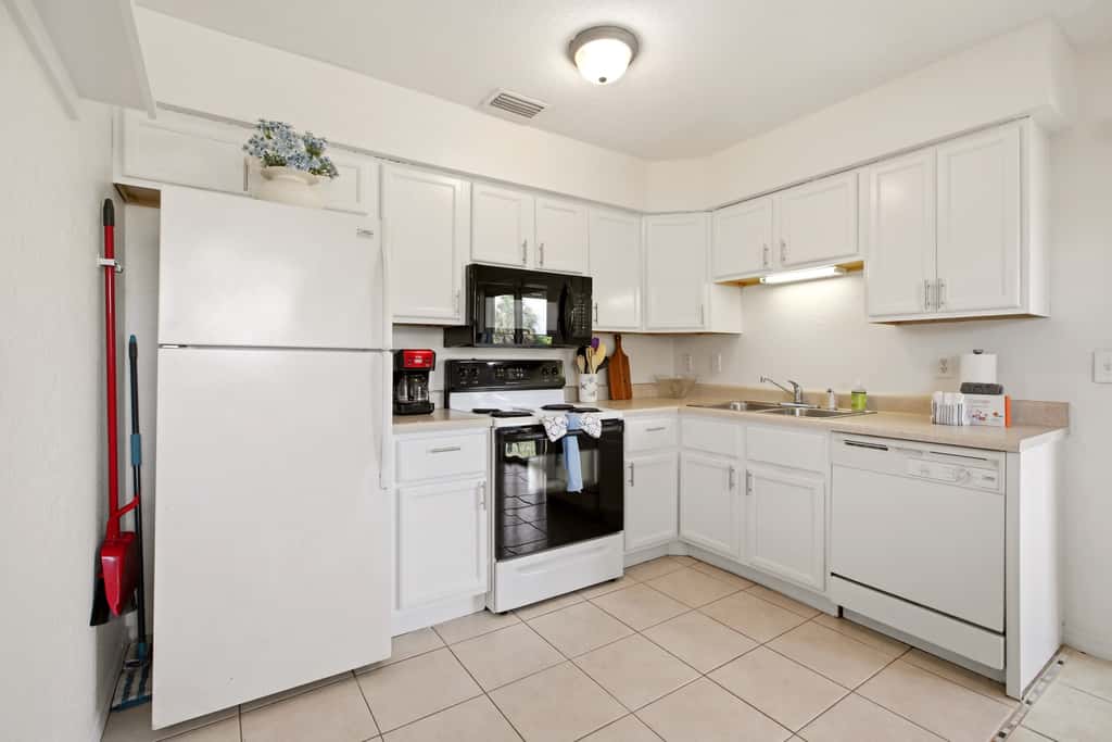 Gorgeous master unit w 2 full kitchens