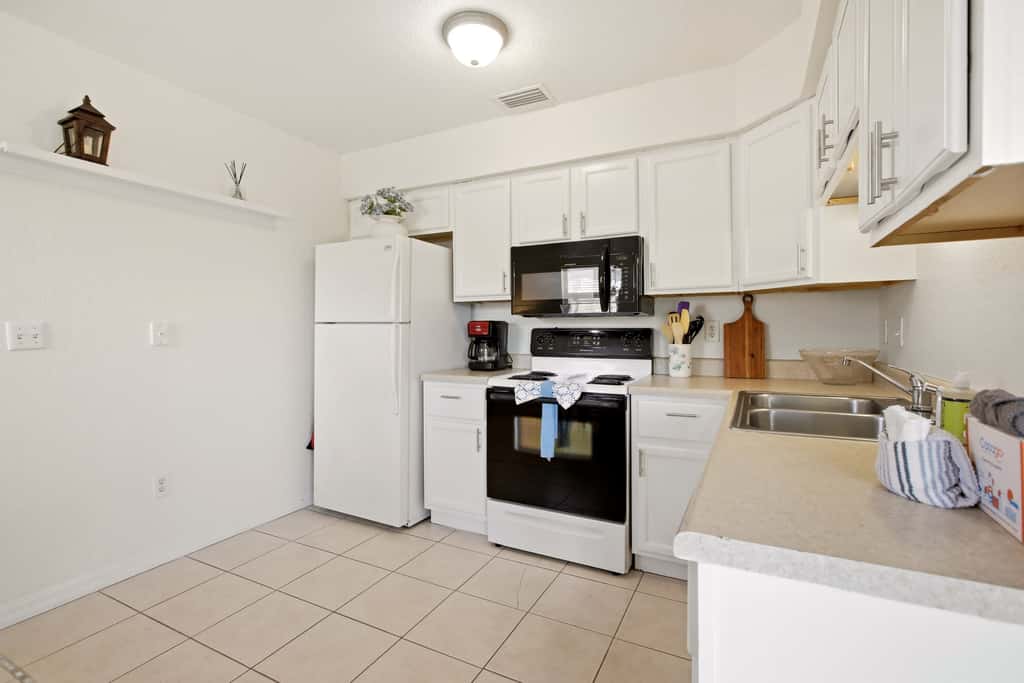 Gorgeous master unit w 2 full kitchens