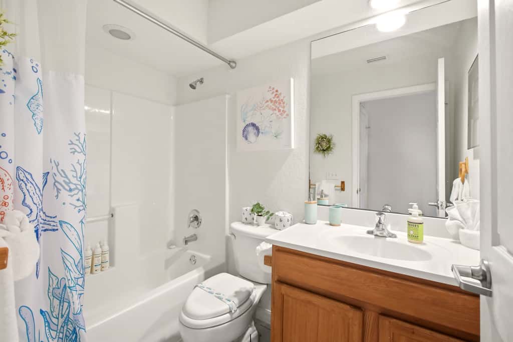 Gorgeous master unit w 2 full kitchens