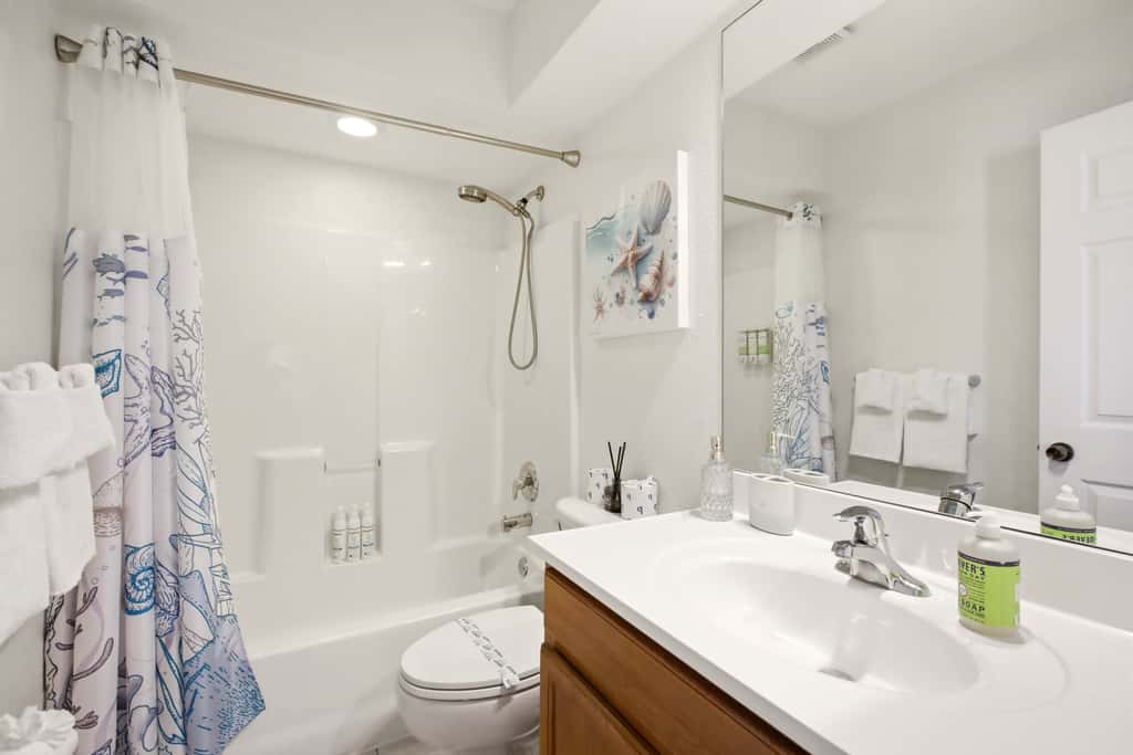 Gorgeous master unit w 2 full kitchens