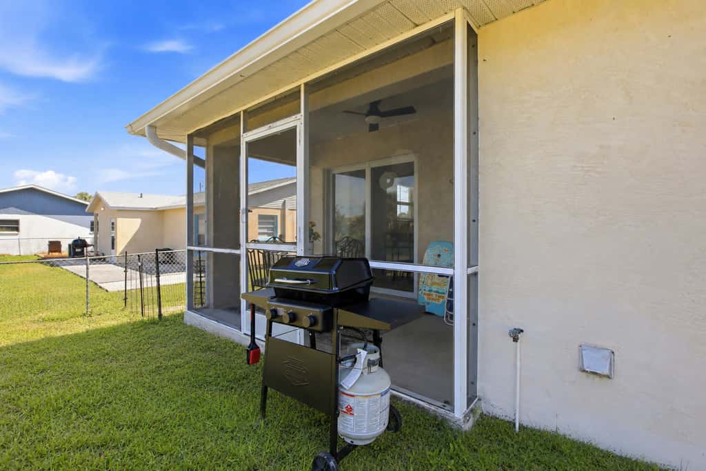 Gorgeous master unit w 2 full kitchens