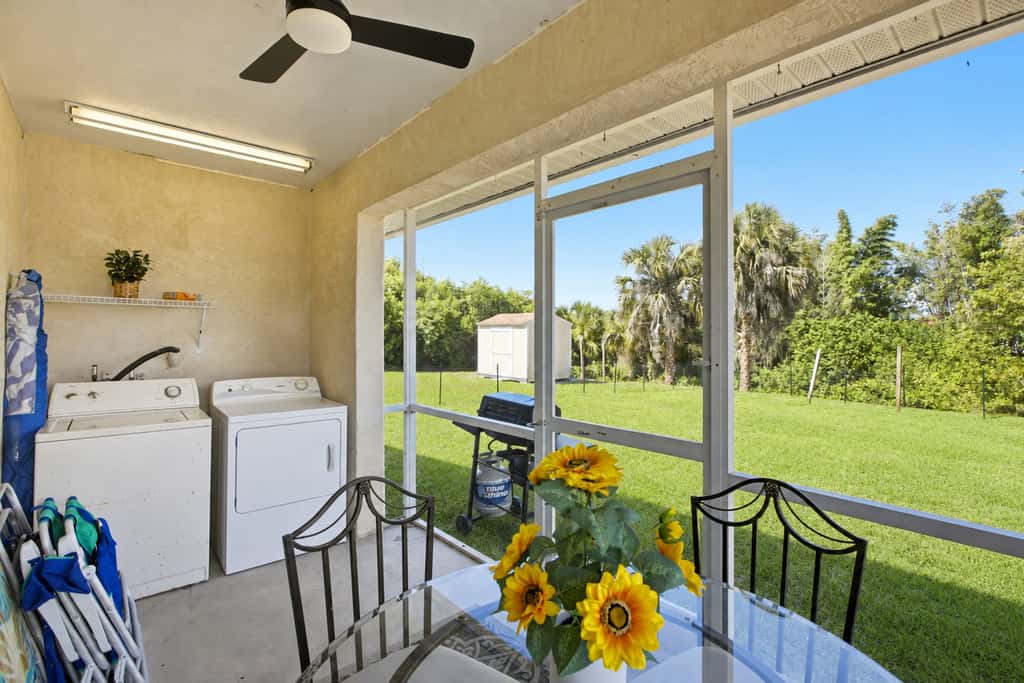 Gorgeous master unit w 2 full kitchens