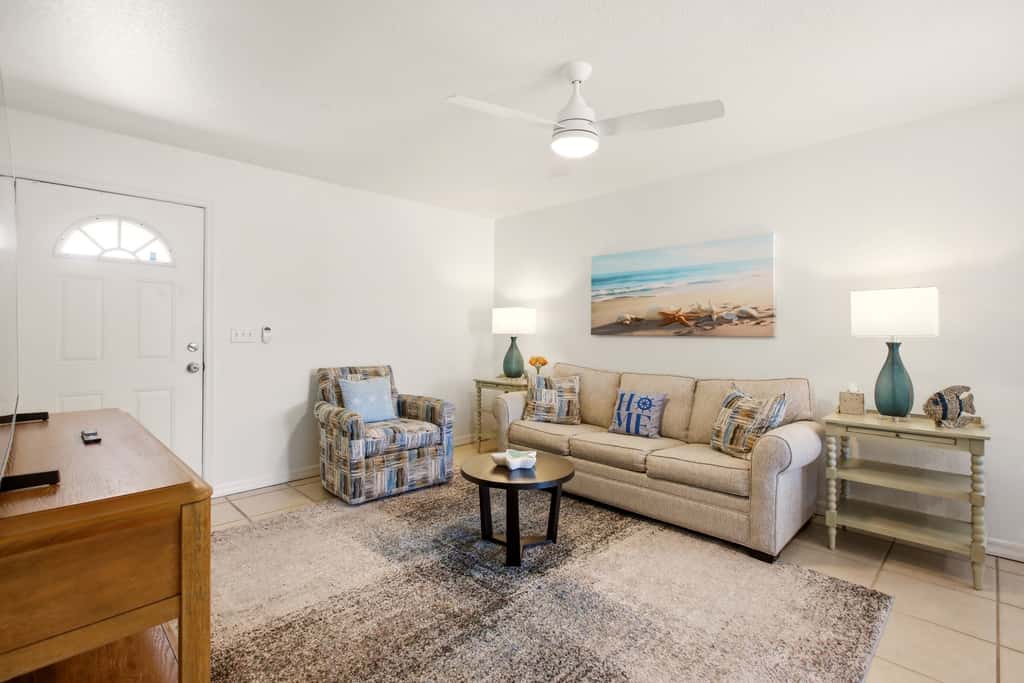 Gorgeous master unit w 2 full kitchens