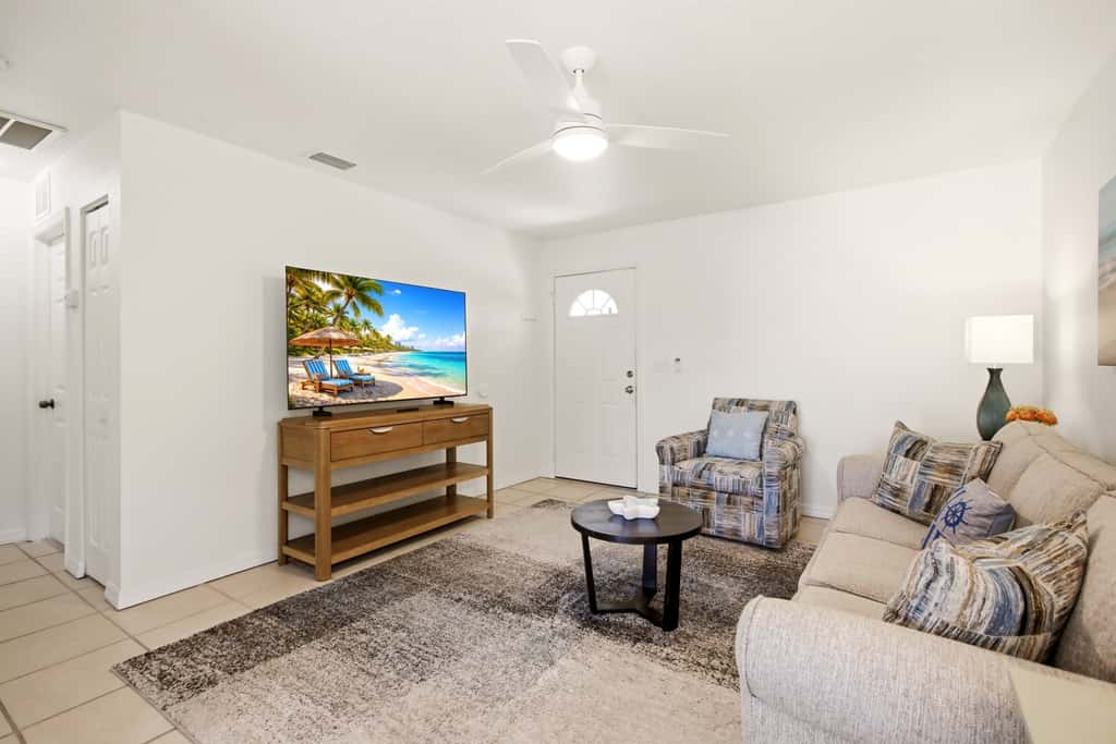 Gorgeous master unit w 2 full kitchens