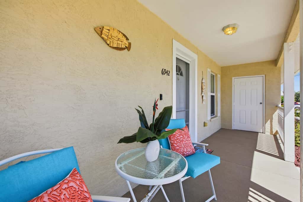 Gorgeous master unit w 2 full kitchens