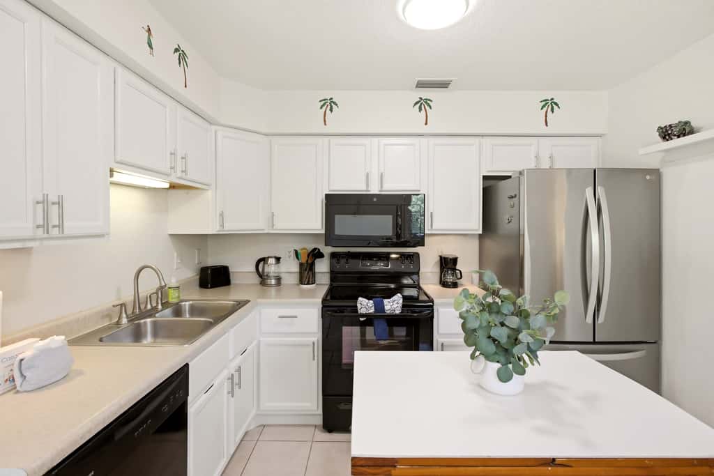 Gorgeous master unit w 2 full kitchens