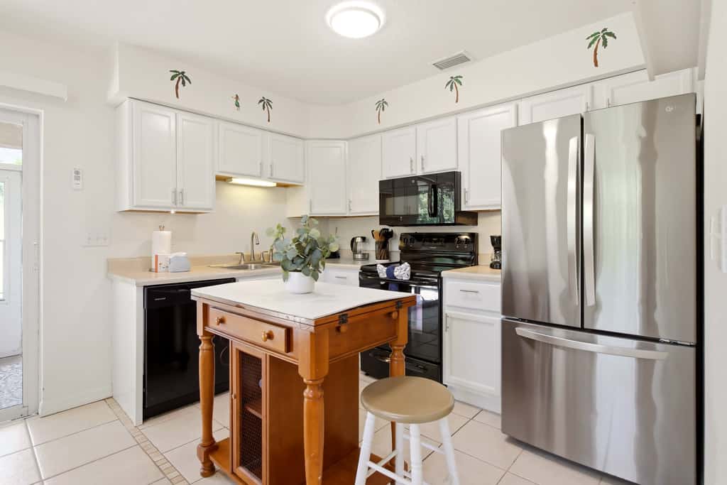 Gorgeous master unit w 2 full kitchens