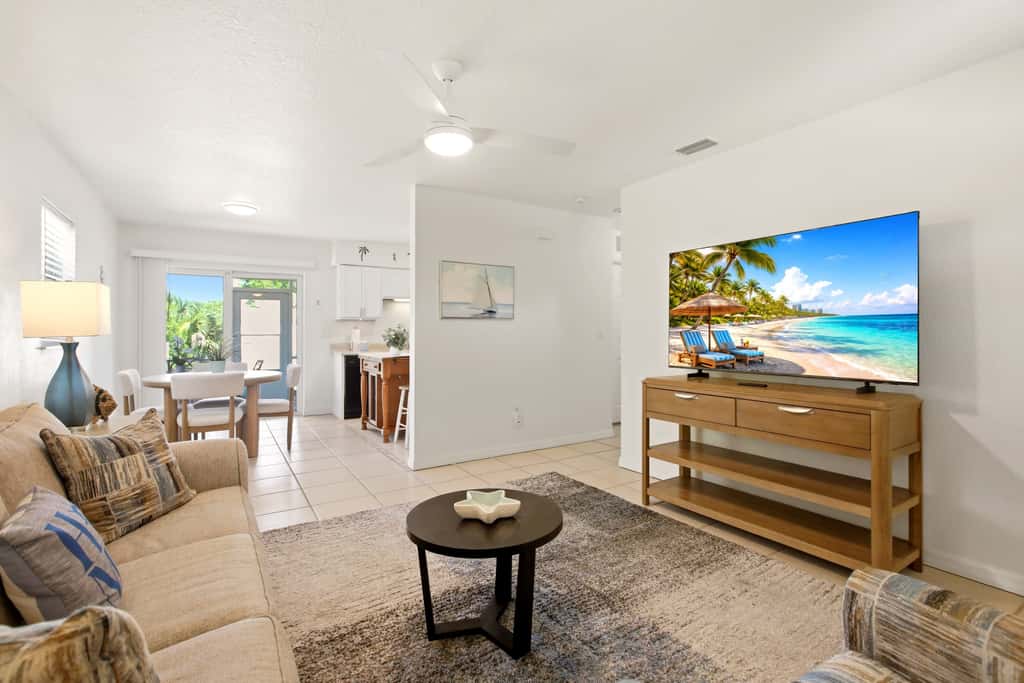Gorgeous master unit w 2 full kitchens