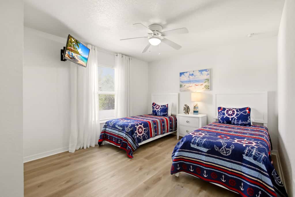 Gorgeous master unit w 2 full kitchens