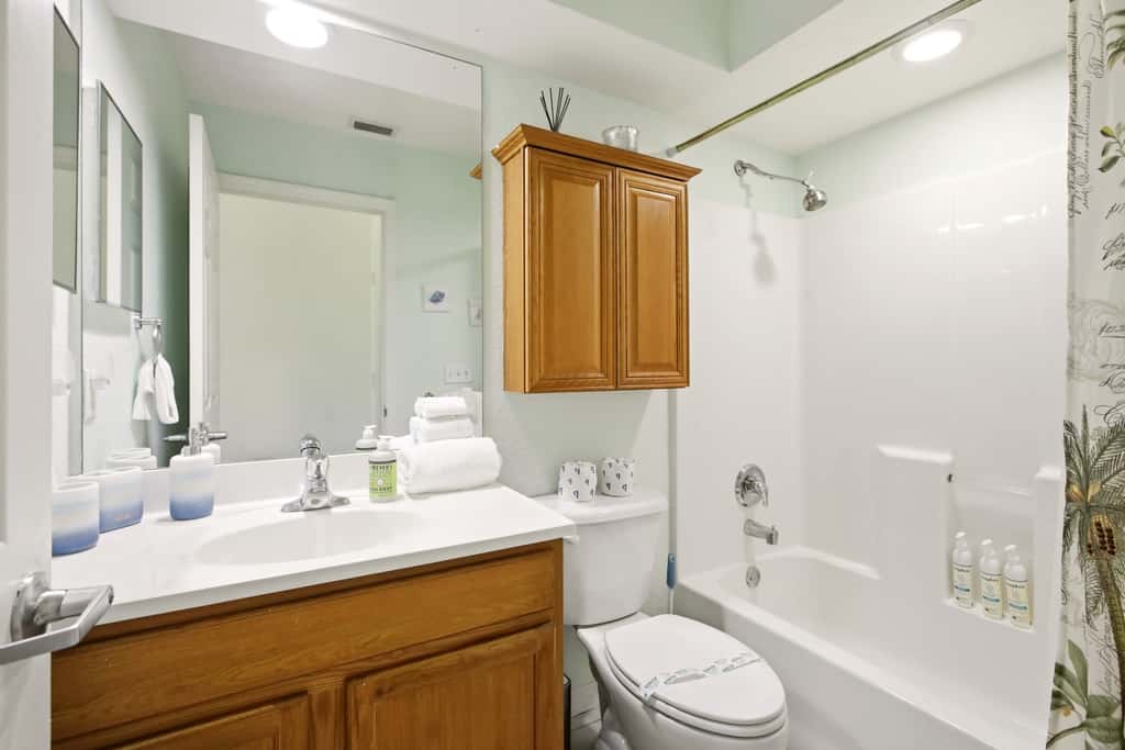 Gorgeous master unit w 2 full kitchens