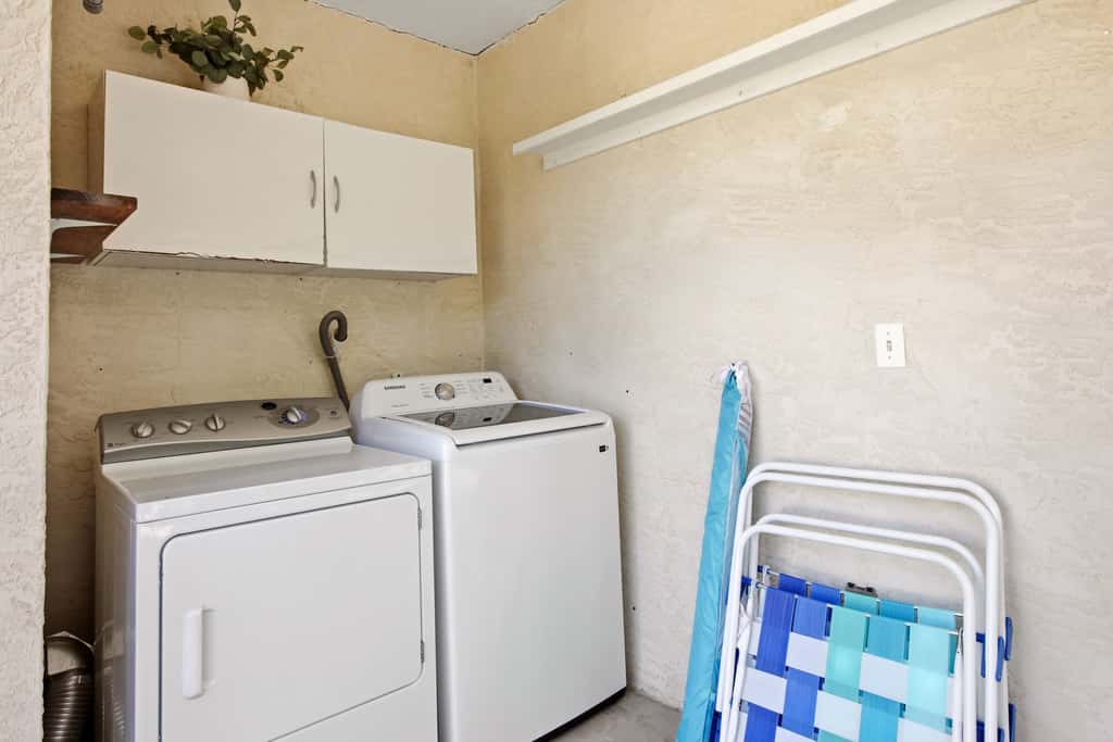 Gorgeous master unit w 2 full kitchens