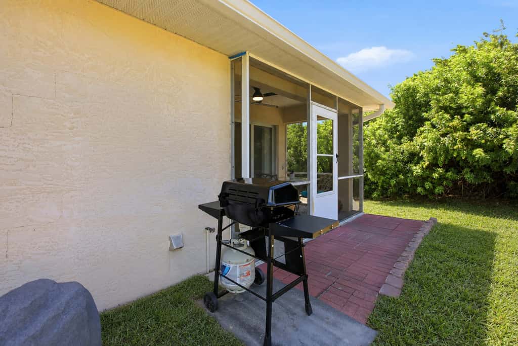 Gorgeous master unit w 2 full kitchens