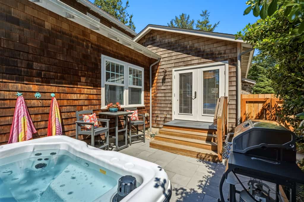 Seafoam Cottage