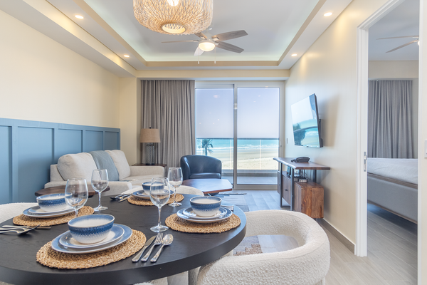 Luxury beach front condo Viento 303