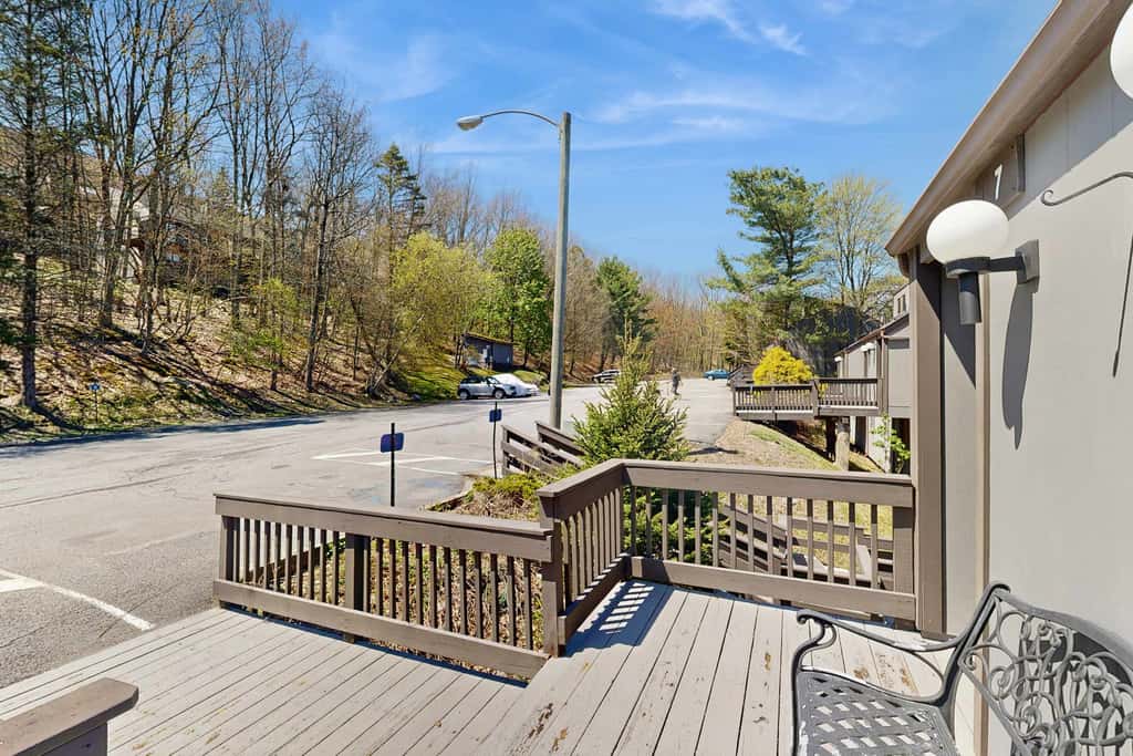 Cozy 3BR Condo - Fireplace - Tannersville