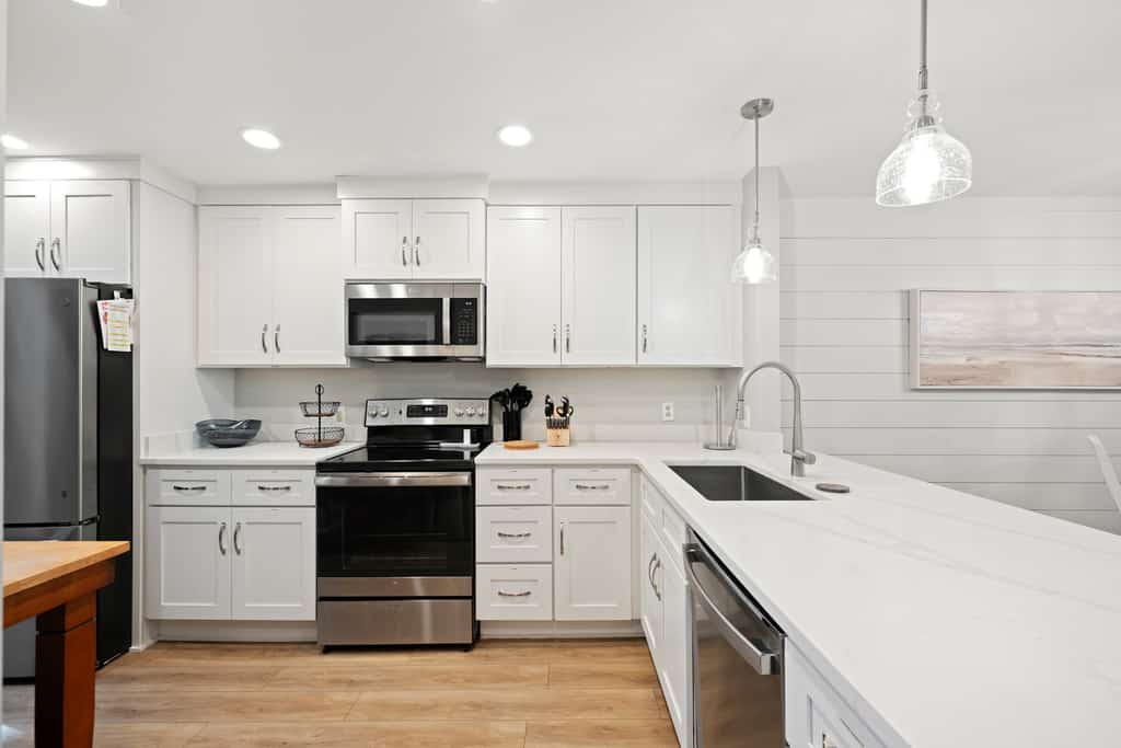 A beautifully updated townhome with breathtaking panoramic golf views, tucked between the world-famous Harbour Town Golf Links and the inviting charm of Sea Pines Center. This relaxed, refined, and irresistibly welcoming escape captures the true essence of coastal living.