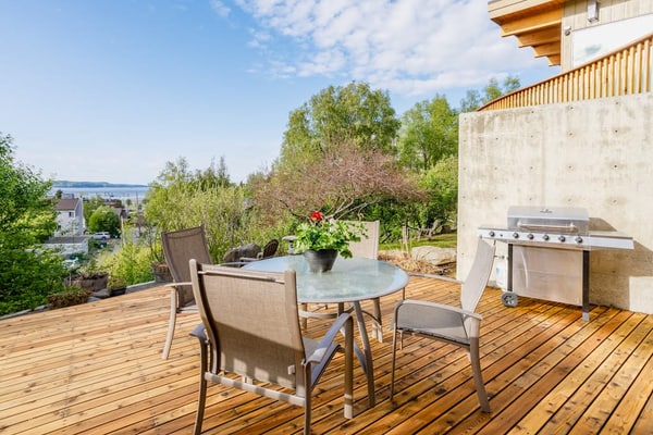 A private park-like setting placed directly in the middle of downtown Anchorage—Captain Cook's Condo delivers luxury urban living. Occupying a contemporary triplex unit, this open-concept home showcases high-end industrial finishes, clean architectural steel, and a premium kitchen anchored by dual dishwashers and a pro gas range. The living area is warmed by a built-in gas fireplace, while the master suite offers direct walk-out access to an oversized, furnished garden patio. Fire up the deluxe gas grill, dine alfresco, and soak in your private outdoor hot tub looking over Cook Inlet, Sleeping Lady, and Mt. Denali on clear days. Walk to the Coastal Trail and downtown galleries. Standard Specs: Full kitchen with dual dishwashers, built-in gas fireplace, private outdoor hot tub, garden patio with gas grill, private washer/dryer, flat-screen TV, high-speed WiFi, and keypad entry. Parking for one vehicle. Sleeps 4.
