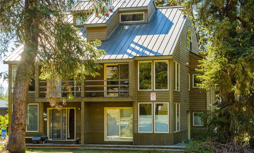 The kind of condo where the family math actually works—two large private bedrooms, a spacious upstairs loft for the kids, beautiful mountain views from every sleeping zone, and an open-concept living room centered around a roaring, authentic wood-burning fireplace. Positioned within easy walking distance of the Alyeska chairlifts, local hiking paths, the village restaurants, and the mercantile for groceries, this townhome completely simplifies your vacation logistics. An exceptional, comfortable basecamp well-positioned for regional day trips to Whittier, the Kenai River, or Anchorage. Standard Specs: Fully equipped kitchen, wood-burning fireplace, two full bathrooms with walk-in showers, high-speed internet with smart streaming TVs, and keypad entry. Dedicated parking for one vehicle. All planned gatherings require prior owner approval. Sleeps 6.
