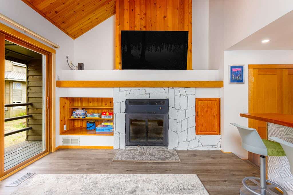 The kind of condo where the family math actually works—two large private bedrooms, a spacious upstairs loft for the kids, beautiful mountain views from every sleeping zone, and an open-concept living room centered around a roaring, authentic wood-burning fireplace. Positioned within easy walking distance of the Alyeska chairlifts, local hiking paths, the village restaurants, and the mercantile for groceries, this townhome completely simplifies your vacation logistics. An exceptional, comfortable basecamp well-positioned for regional day trips to Whittier, the Kenai River, or Anchorage. Standard Specs: Fully equipped kitchen, wood-burning fireplace, two full bathrooms with walk-in showers, high-speed internet with smart streaming TVs, and keypad entry. Dedicated parking for one vehicle. All planned gatherings require prior owner approval. Sleeps 6.