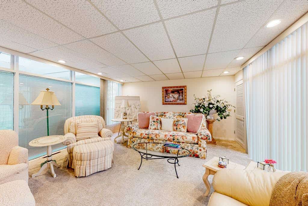 Nestled perfectly on the border of historic Bootlegger's Cove and Downtown Anchorage, this beautifully appointed suite places the Tony Knowles Coastal Trail, Snow City Café, the Performing Arts Center, and the Anchorage Museum all within an easy walking route. The refined interior is fully equipped for remote corporate travel or active vacations, featuring high-speed Starlink satellite internet, a private washer and dryer, a well-equipped kitchen for effortless home cooking, and a deep-heat building sauna to utilize after a long day on the trails. Step onto the patio for clear ocean views when the weather cooperates. Standard Specs: Fully equipped kitchen, private on-site patio with ocean views, high-speed Starlink internet, private washer/dryer, flat-screen TV, keypad entry, and shared building sauna access. Off-street parking for two vehicles. Building requires stair access; no elevator available. Sleeps 6.