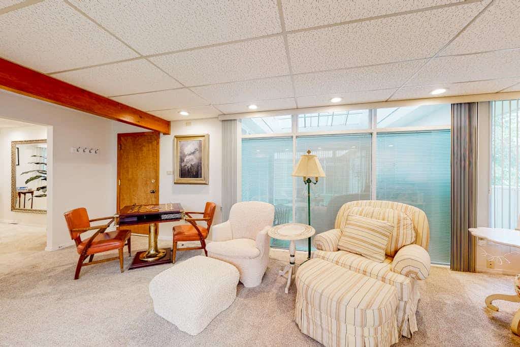 Nestled perfectly on the border of historic Bootlegger's Cove and Downtown Anchorage, this beautifully appointed suite places the Tony Knowles Coastal Trail, Snow City Café, the Performing Arts Center, and the Anchorage Museum all within an easy walking route. The refined interior is fully equipped for remote corporate travel or active vacations, featuring high-speed Starlink satellite internet, a private washer and dryer, a well-equipped kitchen for effortless home cooking, and a deep-heat building sauna to utilize after a long day on the trails. Step onto the patio for clear ocean views when the weather cooperates. Standard Specs: Fully equipped kitchen, private on-site patio with ocean views, high-speed Starlink internet, private washer/dryer, flat-screen TV, keypad entry, and shared building sauna access. Off-street parking for two vehicles. Building requires stair access; no elevator available. Sleeps 6.