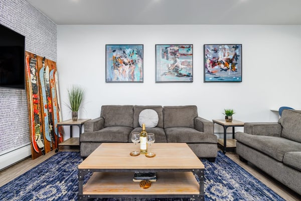 Modern Art lives up to its name—a bold, design-forward townhome in downtown Anchorage featuring creative contemporary art pieces, modern industrial lines, and a private viewing balcony that keeps the Cook Inlet waters constantly in sight. The plush gathering area centers around a sleek modern fireplace, while the gourmet kitchen is a pro host's asset, fully appointed with stainless steel appliances, a beautiful floating kitchen island, and an integrated ice maker. Walk straight out your door to access exceptional neighborhood eateries, artisan shops, and the scenic Tony Knowles Coastal Trail system. Dogs are completely welcome to come along. Standard Specs: Gourmet kitchen with floating island and ice maker, modern fireplace, water-view balcony, private in-unit washer/dryer, flat-screen TV, high-speed WiFi, and keypad entry. Dedicated parking for one vehicle. Dog-friendly. Enforces strict extra-guest policies. Sleeps 4.