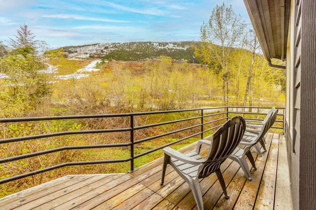 Three full floors of beautifully updated alpine space, direct views of Alyeska Mountain, and a private outdoor hot tub pointed straight at the peaks. Alyeska Slopeside B-4 is an uncompromised ski-in/ski-out townhome condo designed to make a long ski week or summer trail campaign completely effortless. The updated, open-concept floor plan spreads a group comfortably across multiple levels, featuring a pro kitchen with stainless steel appliances, a dedicated wine fridge, an extensive sectional sofa with a smart streaming TV, and a private gas grill on the deck for summer cookouts. Walk straight onto the ski trails or look over the board games on the shelf on snowy valley nights. Standard Specs: Fully equipped kitchen, wine fridge, private outdoor hot tub, deck with gas grill, board games, in-unit washer/dryer, flat-screen Smart TV with streaming, high-speed WiFi, and keypad entry. Parking space for three vehicles. True ski-in/ski-out access. Sleeps 8.