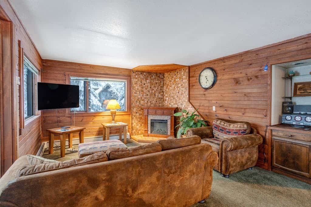 One block from the ski lifts. That is the entire operational pitch for this peaceful apartment suite, tucked privately above the garage of a detached home in a quiet pocket of Girdwood. With Girdwood’s paved multi-use bike path running directly past the front door, hopping between the slopes, the summer hiking trailheads, and the village center requires zero driving logistics. The clean interior features a well-equipped kitchen, reliable high-speed WiFi for mountain remote work, and accessible mountain views right from the windows. Standard Specs: Well-equipped kitchen, flat-screen TV, high-speed WiFi, and keypad entry. Dedicated parking for one vehicle. Attached unit with private entry. Sleeps 3.