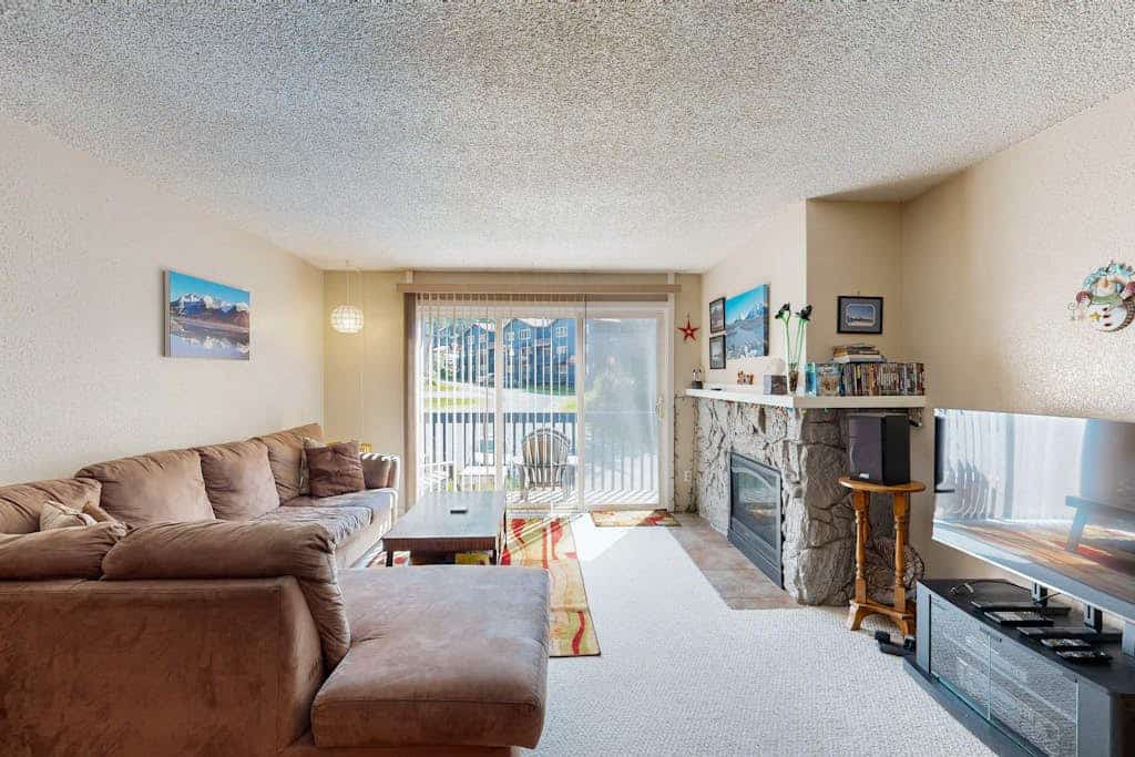 A rock-solid, practical two-bedroom Girdwood condo that gets the mountain basics exactly right. Positioned a short walk from the Alyeska Resort chairlifts, the home serves as a reliable, comfortable basecamp for ski weeks or summer hiking campaigns into the Chugach Range. The open layout features clean mountain views right from the living room windows, a powerful gas fireplace for cold winter nights, a full kitchen with a breakfast bar that handles a full crew, and quick transit reach to the rest of the Kenai Peninsula when the weekend gets longer. Standard Specs: Fully equipped kitchen with breakfast bar, gas fireplace, flat-screen TV/DVD, high-speed WiFi, and keypad entry. Dedicated parking for two vehicles. Sleeps 6.