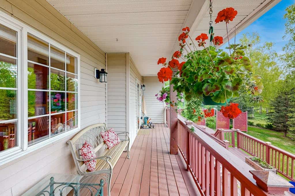 Positioned south of downtown Anchorage where the neighborhood quiets down and the local moose still regularly wander through the yard. This cozy upper-floor apartment serves as an exceptional retreat, located close to the Alaska Zoo, O'Malley's golf course, and local eateries. The architecture is engineered for cold-weather comfort, featuring premium radiant floor heating, a private indoor jetted tub, and an authentic wood stove inside the living lounge. Step out onto the massive shared front deck to soak in the bubbly outdoor hot tub while taking in views of the surrounding tree canopy and looking out for visiting wildlife. Standard Specs: Fully equipped kitchen, shared outdoor hot tub, large observation deck, wood stove, indoor jetted tub, radiant floor heating, flat-screen TV, high-speed WiFi, and keypad entry. Upper-floor layout. Driveway parking for two vehicles. Sleeps 5.