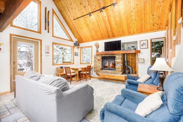 A classic mountain chalet that delivers authentic cabin warmth, positioned just an easy walk from the main chairlifts at Alyeska Resort. Built with large architectural windows that draw the Chugach peaks inside, this multi-level layout is the perfect staging ground for deep-powder winters or summer trail campaigns up Crow Pass and Winner Creek. The interior centers around a traditional wood-burning fireplace, a fully equipped kitchen built for hosting hearty post-trail meals, and a flexible loft space that cleanly handles extra guests. Dogs are welcome to join the adventure, and the private balcony offers a quiet place for morning coffee in the forest. *Please note: The footpath to the entrance involves authentic wooden walkways and uneven stairs.* Standard Specs: Fully equipped kitchen, wood-burning fireplace, smart streaming TV, high-speed WiFi, and keypad entry. Dedicated parking for two vehicles. No A/C. Dog-friendly. Sleeps 6.