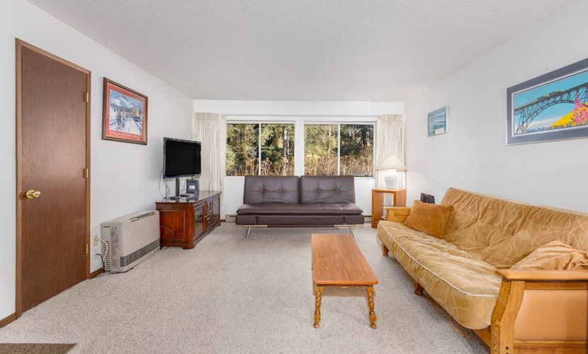 A spacious one-bedroom condo sitting directly in the heart of Girdwood, within easy walking distance of the local mercantile, breweries, and backcountry trailheads. When the powder calls, the Alyeska Resort lifts are just a few minutes up the road or accessible via the local resort transit shuttle. The interior layout features a fully equipped kitchen and a generous living room focused around an authentic, wood-burning fireplace—offering the exact kind of setup that handles a long ski weekend or an extended seasonal stay without strain. Shared building laundry facilities add to the practical utility. Standard Specs: Full kitchen, wood-burning fireplace, flat-screen cable TV/DVD, high-speed WiFi, keypad entry, and shared building laundry. Dedicated parking for one vehicle. Sleeps 4.